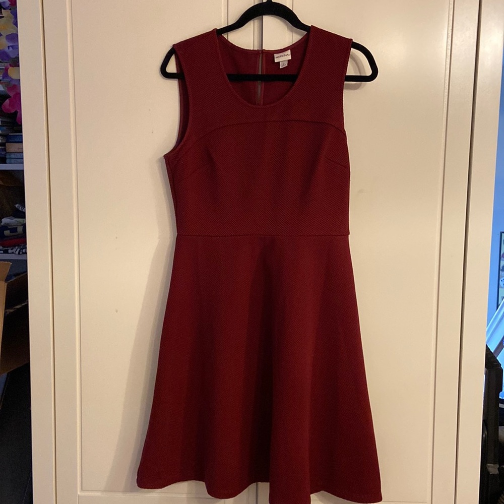 Sleeveless burgundy dress
